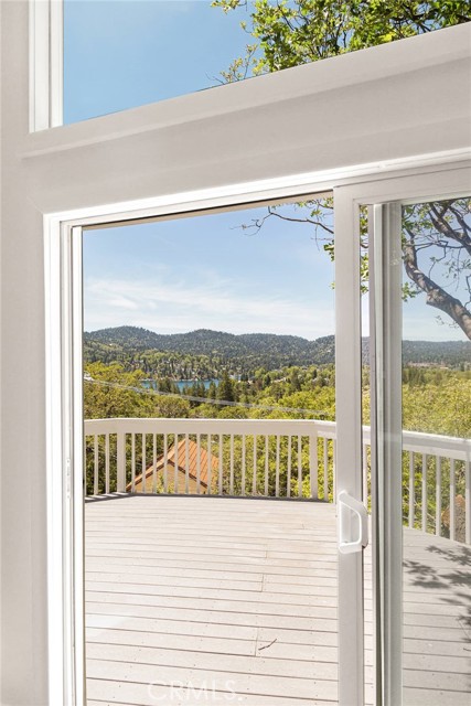 Detail Gallery Image 14 of 61 For 28720 Zion Dr, Lake Arrowhead,  CA 92352 - 4 Beds | 3 Baths