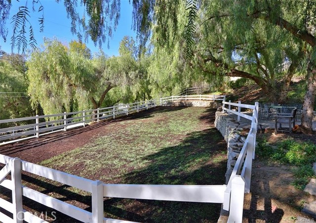 24944 JIM BRIDGER Road, Hidden Hills CA: https://media.crmls.org/medias/7a3ebb94-97cc-4c35-af3f-8c2cbcf66525.jpg