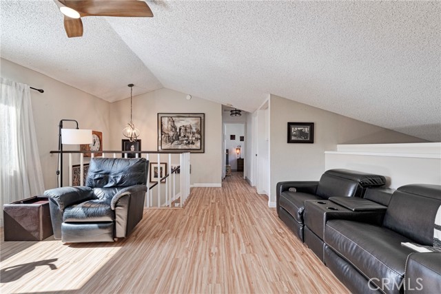 Detail Gallery Image 31 of 59 For 29857 Wistaria Valley, Canyon Country,  CA 91387 - 3 Beds | 3 Baths