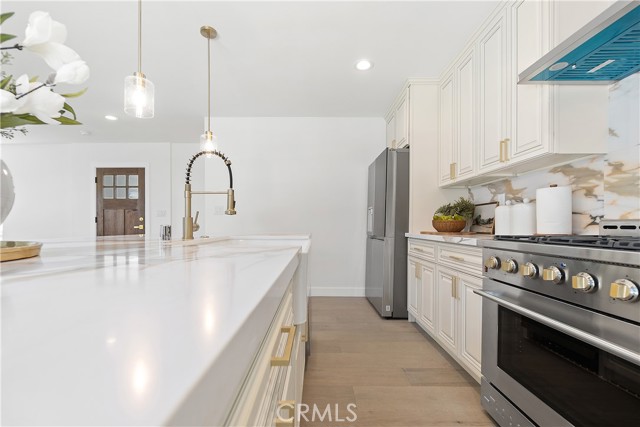 3991 Hubert Avenue, Los Angeles CA: https://media.crmls.org/medias/7a3f4ea6-917f-42e5-8195-9705157eaa84.jpg