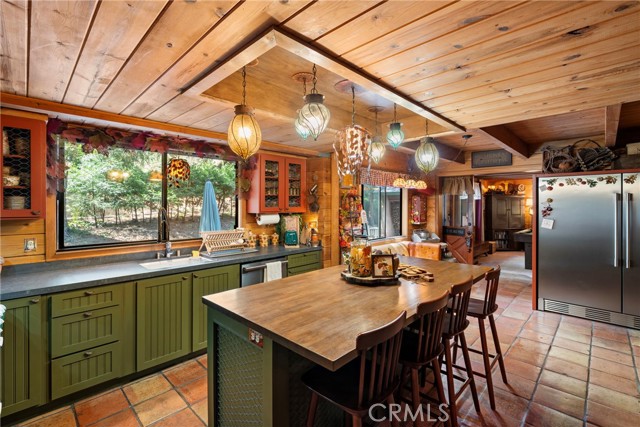 116 Pine Ridge Road, Crestline CA: https://media.crmls.org/medias/7a3f687c-1c20-4b8a-a8ea-04bef65a6f1c.jpg