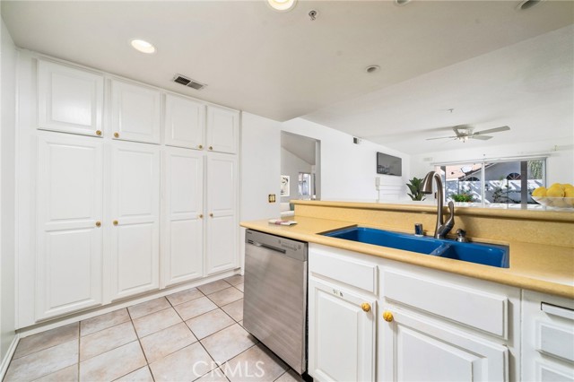 Detail Gallery Image 16 of 66 For 1534 Classico Way, Corona,  CA 92882 - 3 Beds | 2/1 Baths