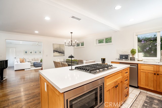 Detail Gallery Image 9 of 24 For 2012 Diana Lane, Newport Beach,  CA 92660 - 4 Beds | 4 Baths