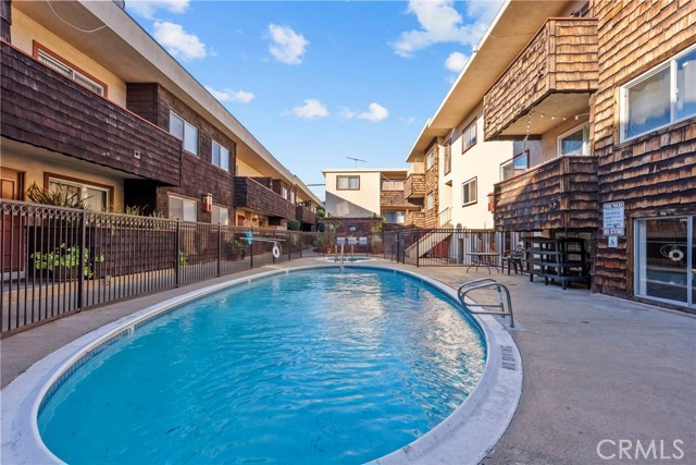 Detail Gallery Image 26 of 30 For 5400 Newcastle, Encino,  CA 91316 - 2 Beds | 2 Baths