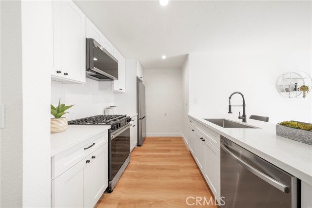 957 S Gramercy Drive, Los Angeles CA: https://media.crmls.org/medias/7a43900a-bd73-4cd3-9cd1-6f1f5948b95d.jpg
