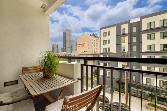 Detail Gallery Image 8 of 29 For 1234 Wilshire Bld #331,  Los Angeles,  CA 90017 - 2 Beds | 2 Baths