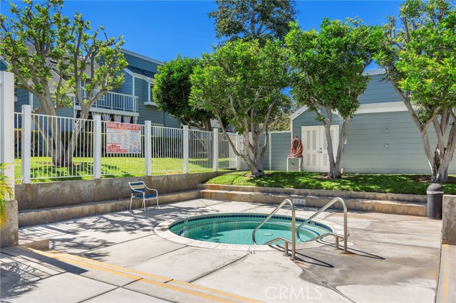 6000 Bixby Village Drive, Long Beach CA: https://media.crmls.org/medias/7a44078f-cf51-495c-9552-f1d953dacc7a.jpg