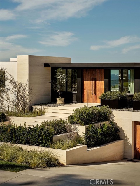 101 N Poinsettia Avenue, Manhattan Beach CA: https://media.crmls.org/medias/7a446d17-559d-438d-9ee3-5ede53f518fa.jpg