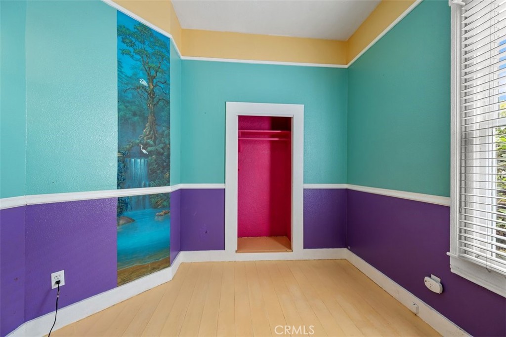 https://media.crmls.org/medias/7a44c675-6a47-4adc-a57d-dc599c0302b8.jpg?preset=X-Large