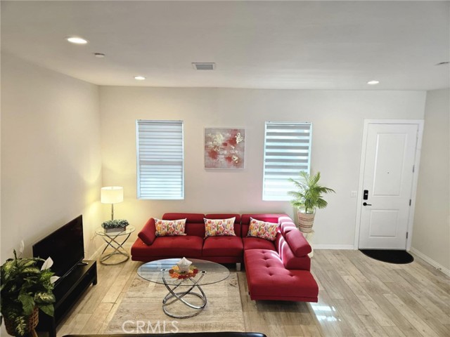 Detail Gallery Image 7 of 8 For 2600 Whispering Pines Dr, Running Springs,  CA 92382 - 2 Beds | 2 Baths