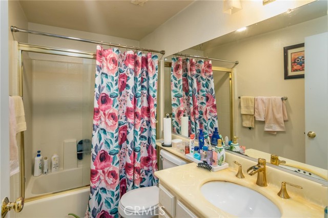 Detail Gallery Image 15 of 20 For 20235 Keswick St #212,  Winnetka,  CA 91306 - 2 Beds | 2 Baths