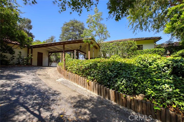 1075 Pine Oak Lane, Pasadena CA: https://media.crmls.org/medias/7a47a63e-6f89-4f7a-ae13-a9f0ced72d72.jpg