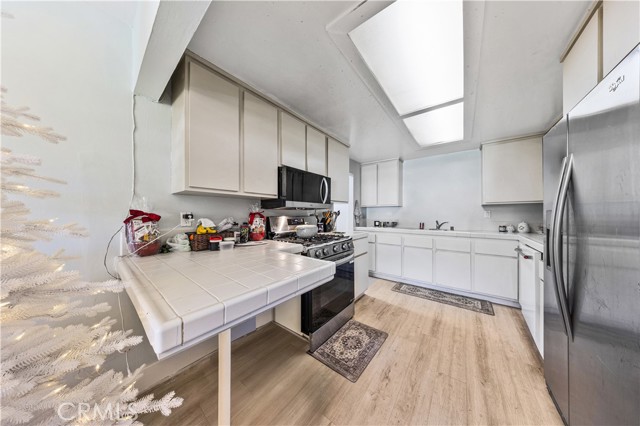 Detail Gallery Image 25 of 32 For 20200 Lassen, Chatsworth,  CA 91311 - 12 Beds | 11 Baths