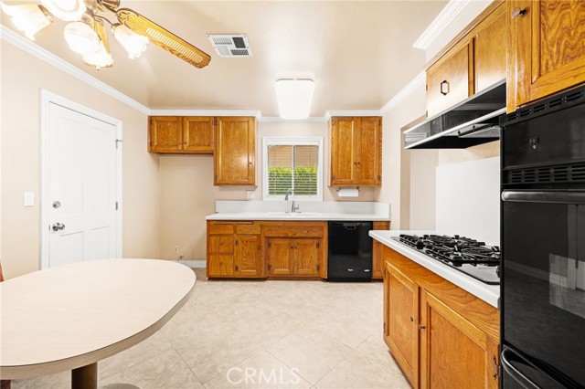 6051 Santa Barbara Avenue, Garden Grove CA: https://media.crmls.org/medias/7a48831a-8cf0-4120-9949-f1bb06773e55.jpg