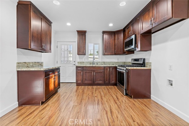 Detail Gallery Image 12 of 22 For 7836 Lemp Ave, North Hollywood,  CA 91605 - 2 Beds | 2 Baths