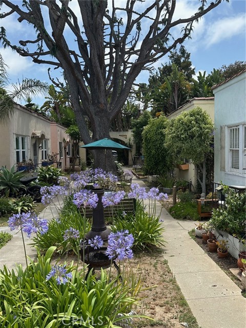 1307 17th Street, Santa Monica CA: https://media.crmls.org/medias/7a4a5cdb-321f-48b3-9934-fb0fb1cd36d1.jpg