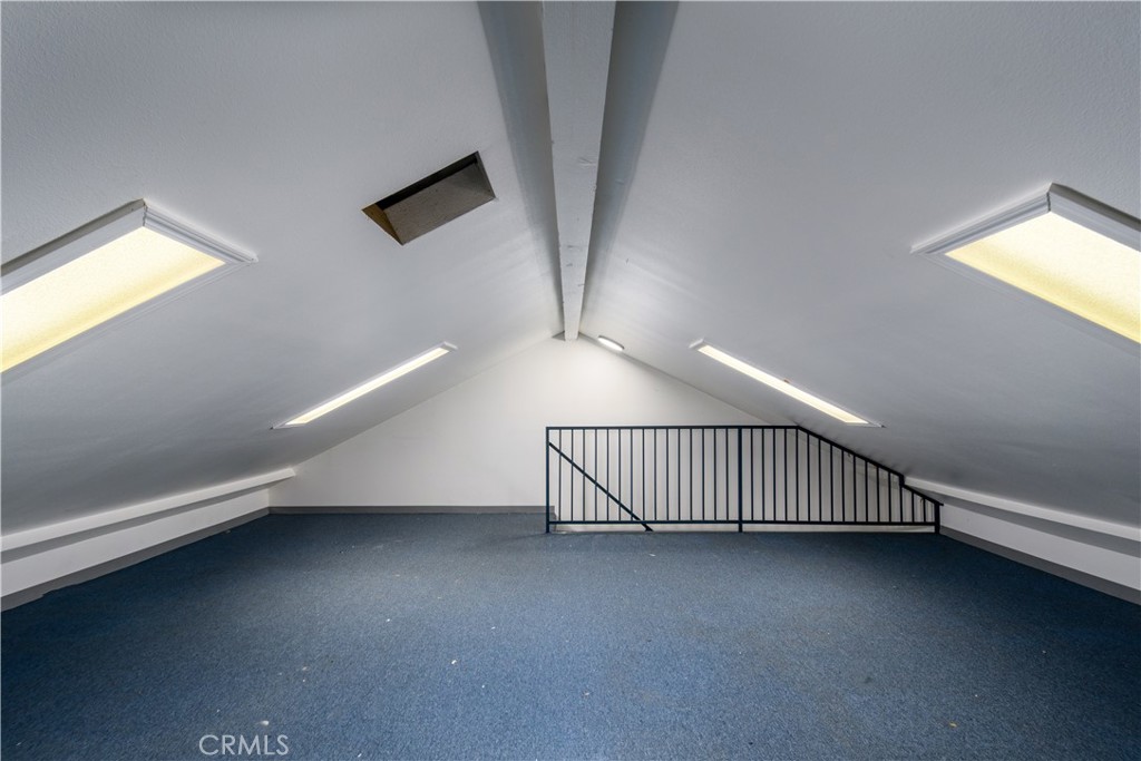https://media.crmls.org/medias/7a4b061a-caa5-44bf-adbe-72f52e231b15.jpg?preset=X-Large