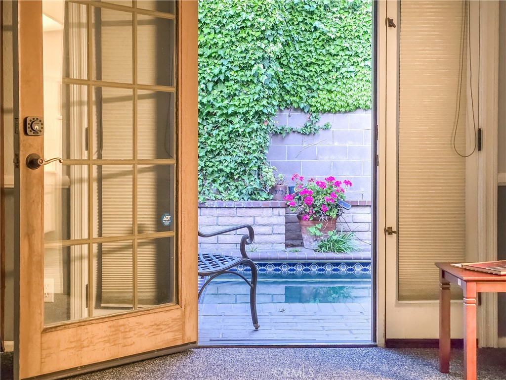 https://media.crmls.org/medias/7a4c529c-0839-4945-9b1b-fb25d2813fc7.jpg?preset=X-Large