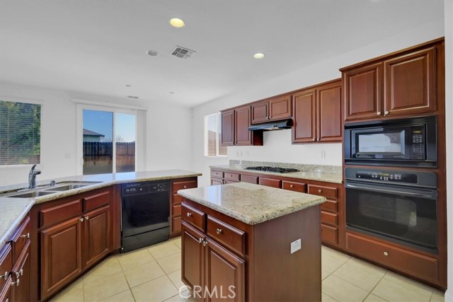 Detail Gallery Image 9 of 66 For 3813 Arcano, Olivehurst,  CA 95961 - 4 Beds | 3 Baths