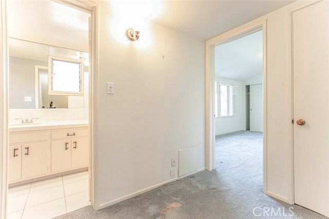 1558 Hillcrest Avenue, Glendale CA: https://media.crmls.org/medias/7a4c9002-f941-4a16-b75c-90f9755fdefc.jpg