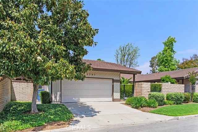2797 Persimmon Place, Riverside CA: https://media.crmls.org/medias/7a4cb46e-0ca4-40d7-8751-8aadce0a11f0.jpg