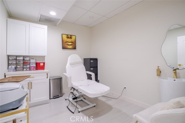  Commercial for Sale in Encino, California