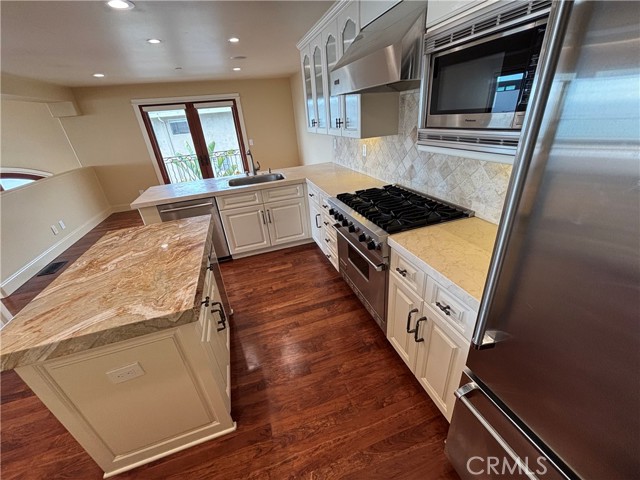 304 27th Street, Manhattan Beach CA: https://media.crmls.org/medias/7a4d5343-32a3-451b-bff0-1ae58c25ff11.jpg