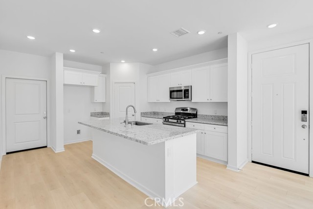 32807 MANHATTAN Avenue, Winchester CA: https://media.crmls.org/medias/7a4d9b19-c812-4c42-825b-e83e62cad9fa.jpg