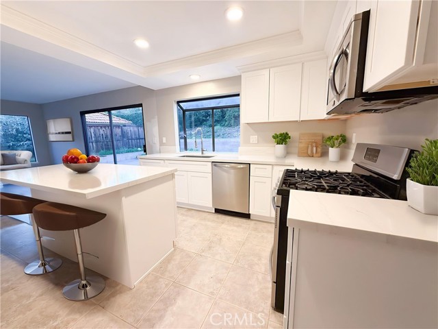 Detail Gallery Image 3 of 8 For 11888 White Mountain Ct, Rancho Cucamonga,  CA 91737 - 4 Beds | 3 Baths