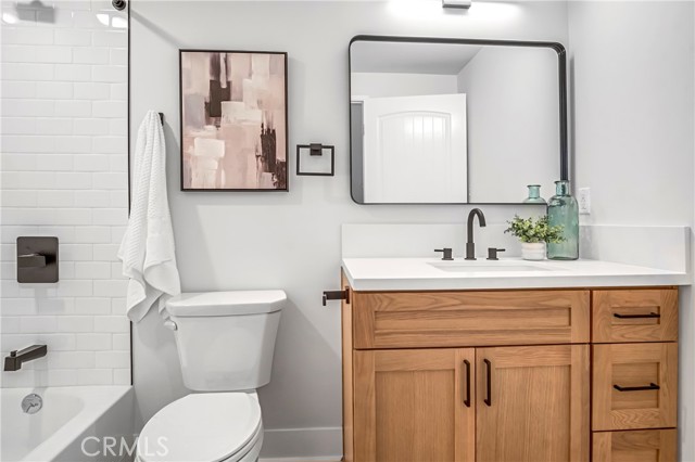 Detail Gallery Image 5 of 20 For 10035 S Western Ave #104,  Los Angeles,  CA 90047 - 2 Beds | 2 Baths