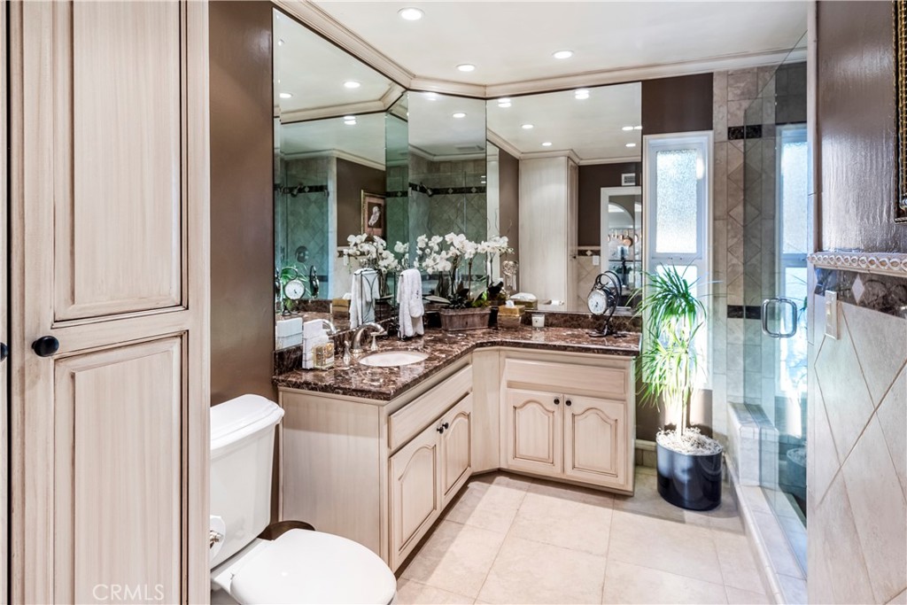 Second bathroom.