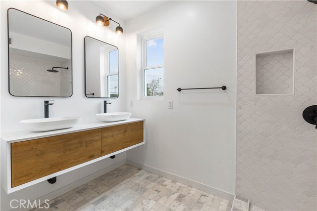 Detail Gallery Image 27 of 43 For 4810 Inglewood Bld, Culver City,  CA 90230 - 4 Beds | 4/1 Baths