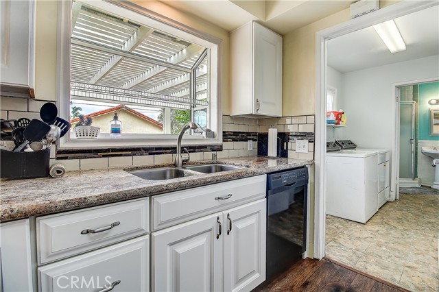 Detail Gallery Image 14 of 38 For 121 W Citron St, Corona,  CA 92882 - 3 Beds | 2 Baths