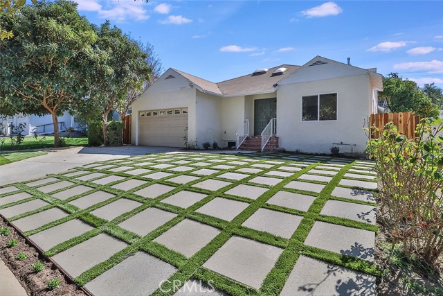 Detail Gallery Image 2 of 29 For 14434 Greenleaf, Sherman Oaks,  CA 91423 - 5 Beds | 3/2 Baths