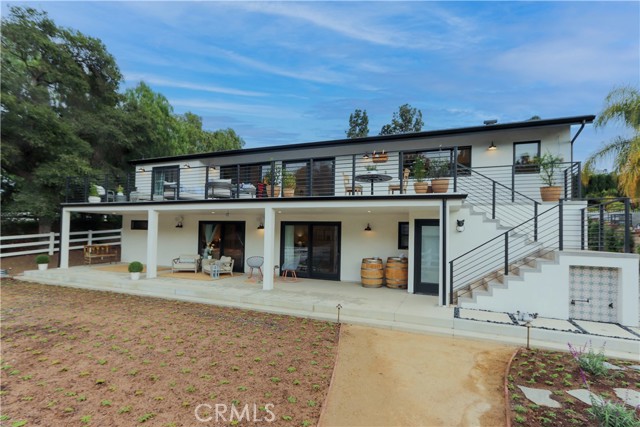 The professionally landscaped grounds with fruit trees are maturing beautifully. A strategically placed outdoor powder room and convenient tiled boot wash are tailored to luxury equestrian living and entertaining.