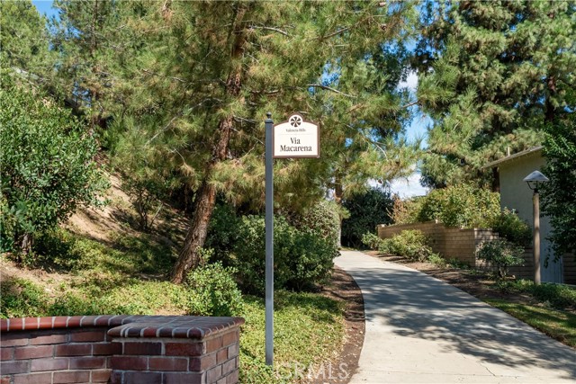 Detail Gallery Image 34 of 40 For 25451 via Macarena, Valencia,  CA 91355 - 5 Beds | 3 Baths