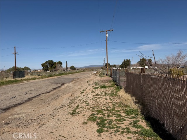Detail Gallery Image 14 of 19 For 36633 Hidden River, Hinkley,  CA 92347 - 4 Beds | 2 Baths