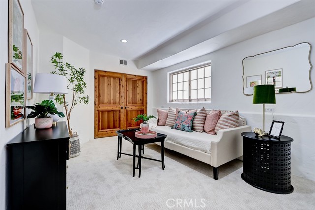 2917 N Poinsettia Avenue, Manhattan Beach CA: https://media.crmls.org/medias/7a50c0fb-b6c6-4a10-a9b2-4f5a720518e3.jpg
