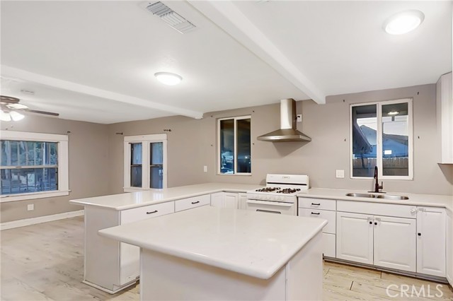 Detail Gallery Image 6 of 26 For 664 W 14th St, San Bernardino,  CA 92405 - 3 Beds | 3 Baths