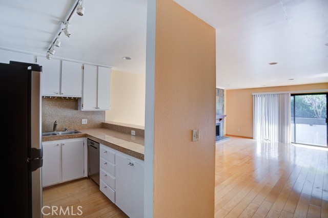 Detail Gallery Image 6 of 32 For 1940 N Highland Ave #10,  Los Angeles,  CA 90068 - 2 Beds | 2 Baths