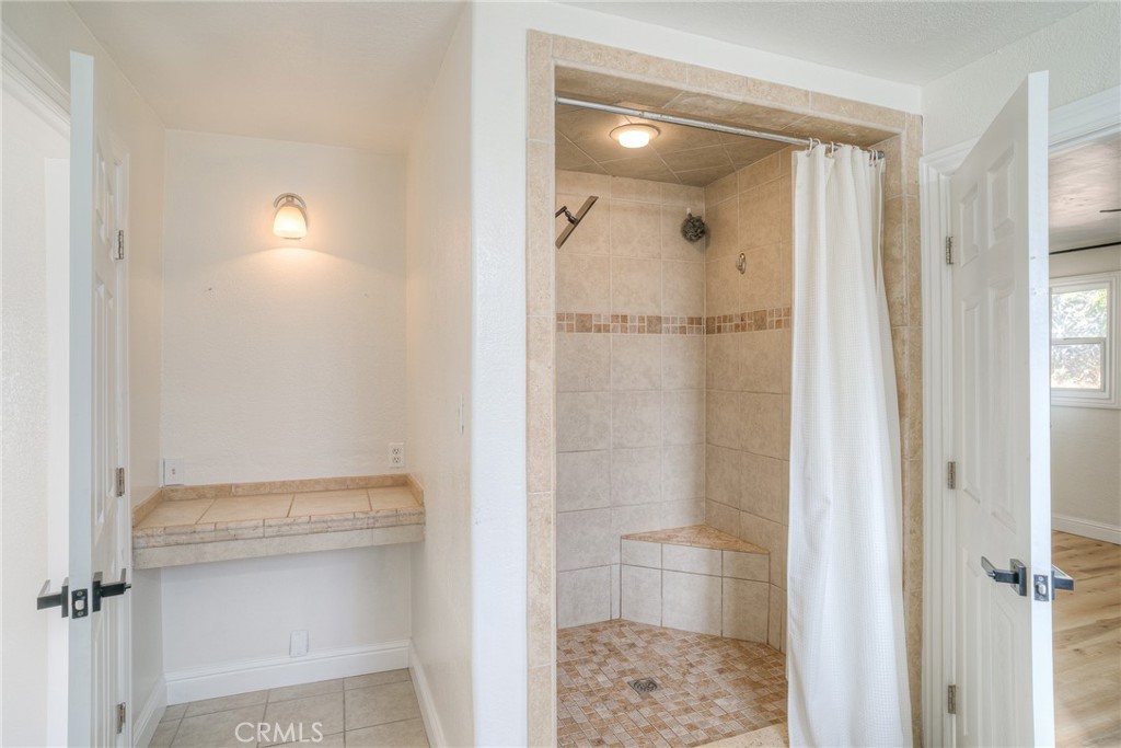 https://media.crmls.org/medias/7a53f234-e8e1-462f-a542-40a96176a09f.jpg?preset=X-Large