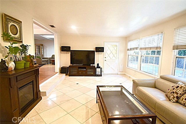 Detail Gallery Image 6 of 21 For 11151 Fraley St, Garden Grove,  CA 92841 - 3 Beds | 3 Baths