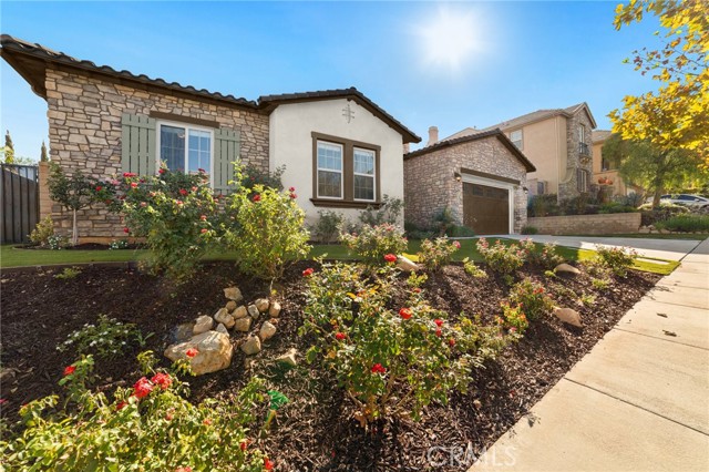 Detail Gallery Image 2 of 43 For 8161 Soft Winds Dr, Corona,  CA 92883 - 3 Beds | 2/1 Baths