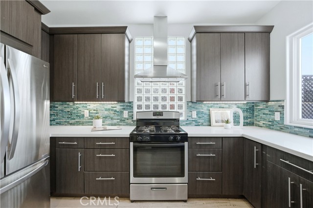 Detail Gallery Image 14 of 46 For 108 Roycroft Ave, Long Beach,  CA 90803 - 4 Beds | 3/1 Baths