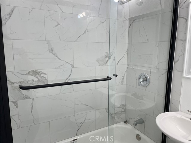 Detail Gallery Image 13 of 20 For 1040 Gardenia Ave, Long Beach,  CA 90813 - 8 Beds | 4 Baths