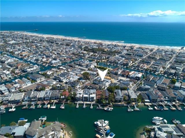 Detail Gallery Image 2 of 35 For 411 39th St, Newport Beach,  CA 92663 - 3 Beds | 3 Baths