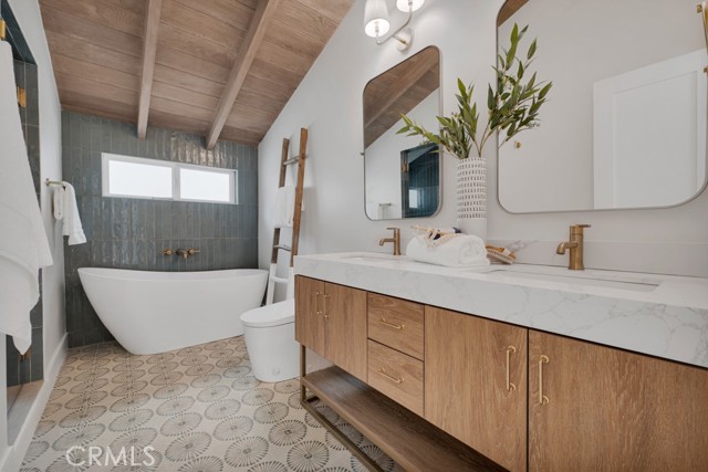 10 Camel Point, Laguna Beach CA: https://media.crmls.org/medias/7a597da1-624c-487d-8c39-69165fb19bd9.jpg