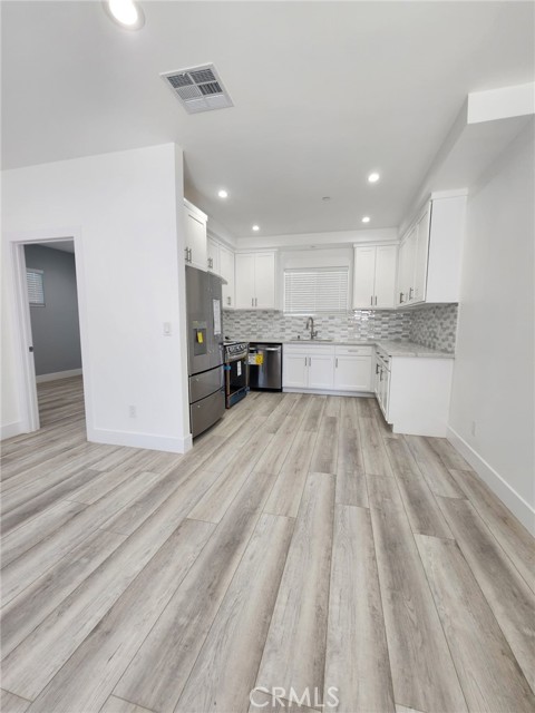 6860 Gentry Avenue photo 4