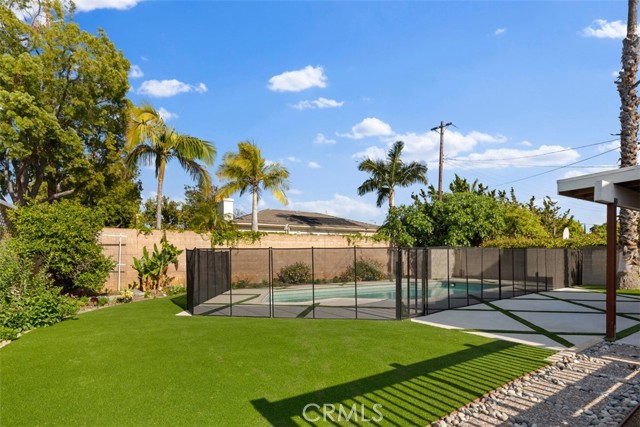 Detail Gallery Image 4 of 38 For 14012 Gershon Pl, Santa Ana,  CA 92705 - 3 Beds | 3 Baths