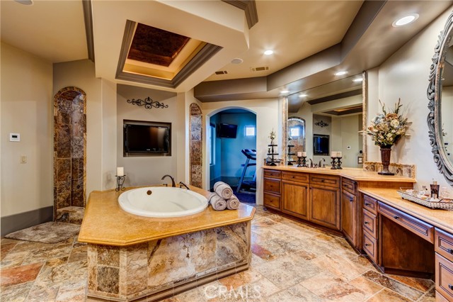 Detail Gallery Image 60 of 75 For 12260 Desert Rose Way, Oak Hills,  CA 92344 - 4 Beds | 4/1 Baths